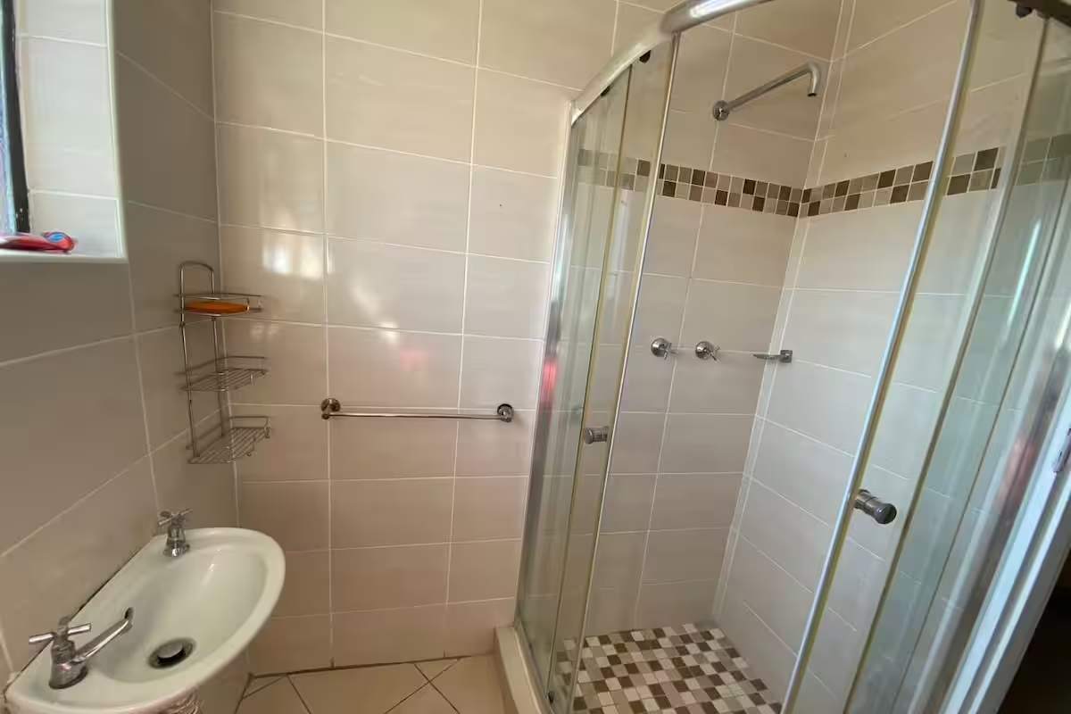 Comfort Single Room — image 5
