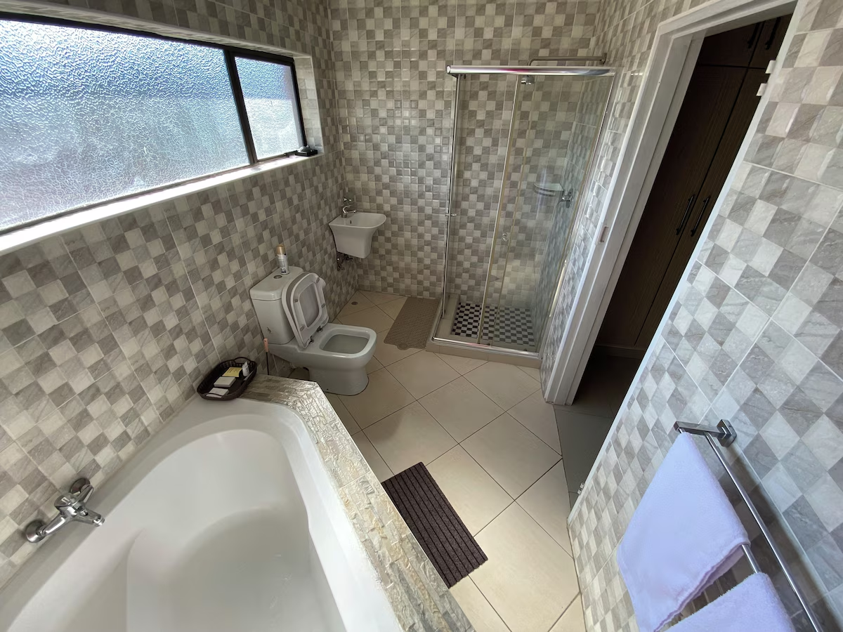 Spacious bathroom layout