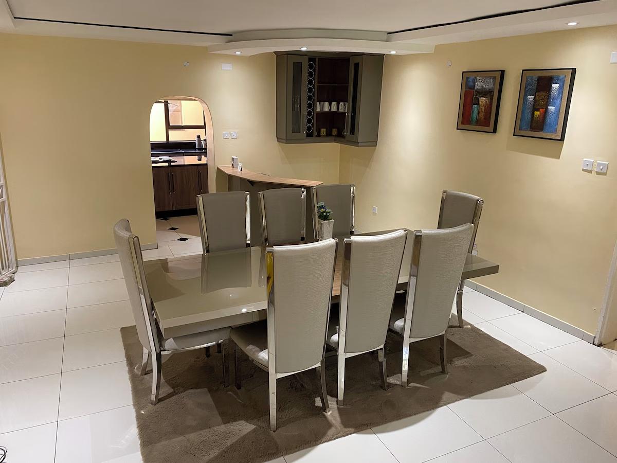 Goshen Creek Guesthouse — comfortable dining and living spaces
