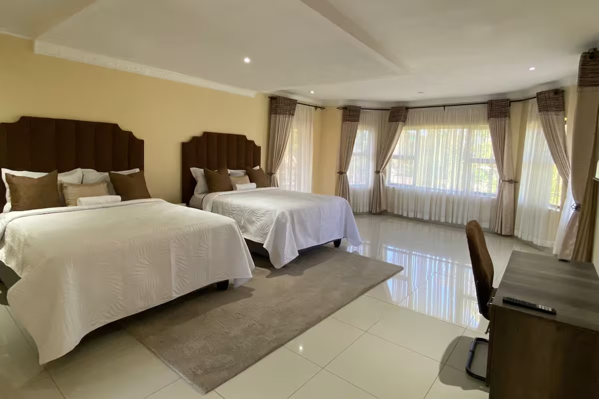 Deluxe Double or Twin Room — image 1
