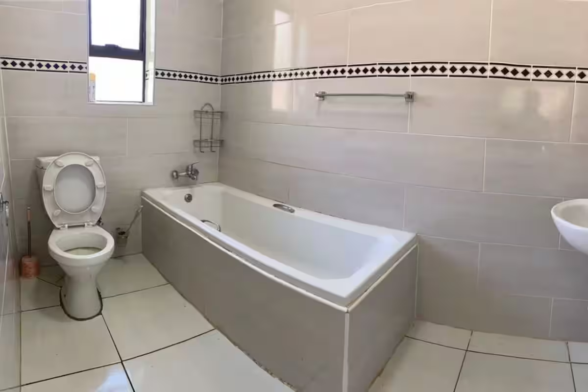 Standard Double Room — image 4