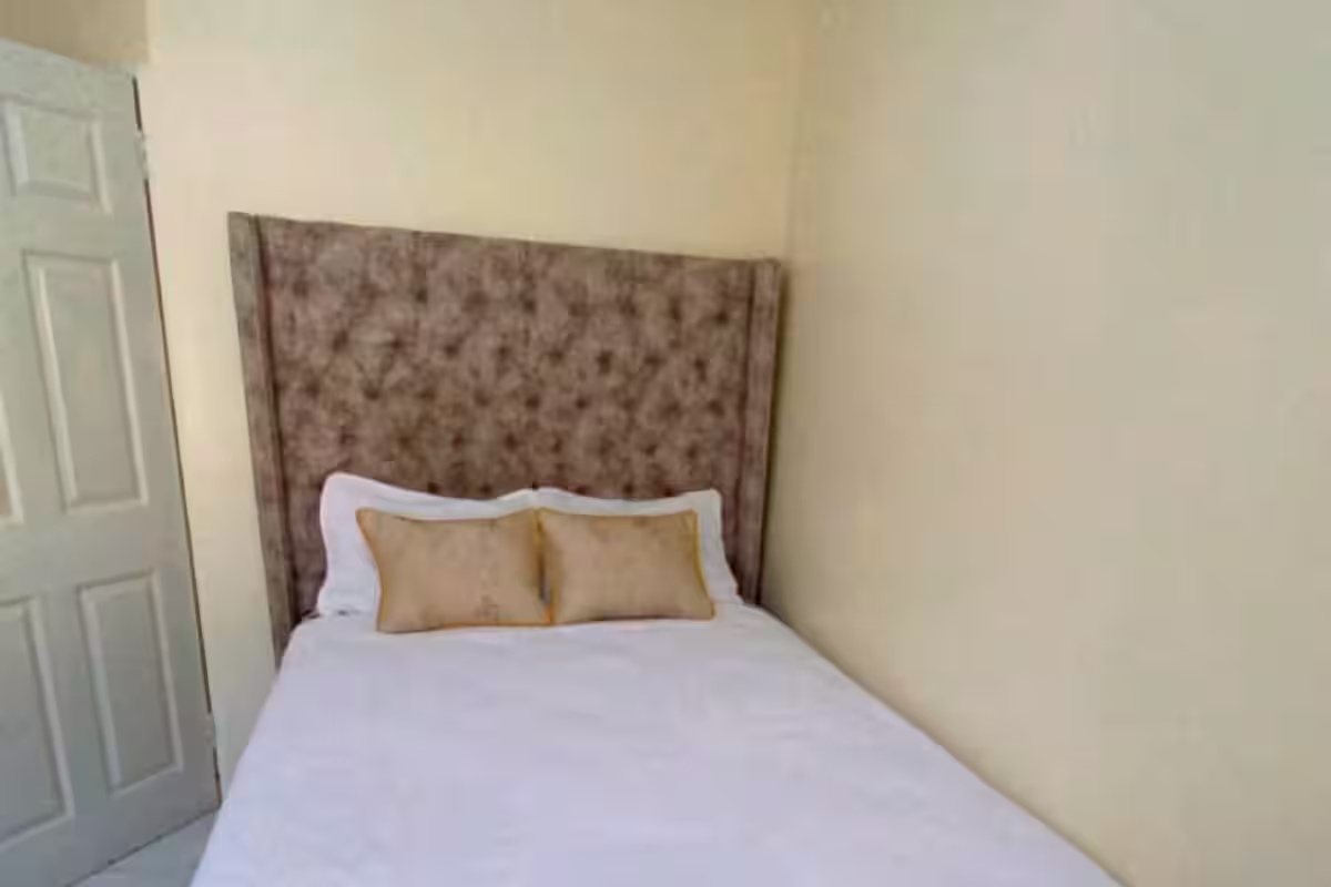 Standard Single Room — image 4
